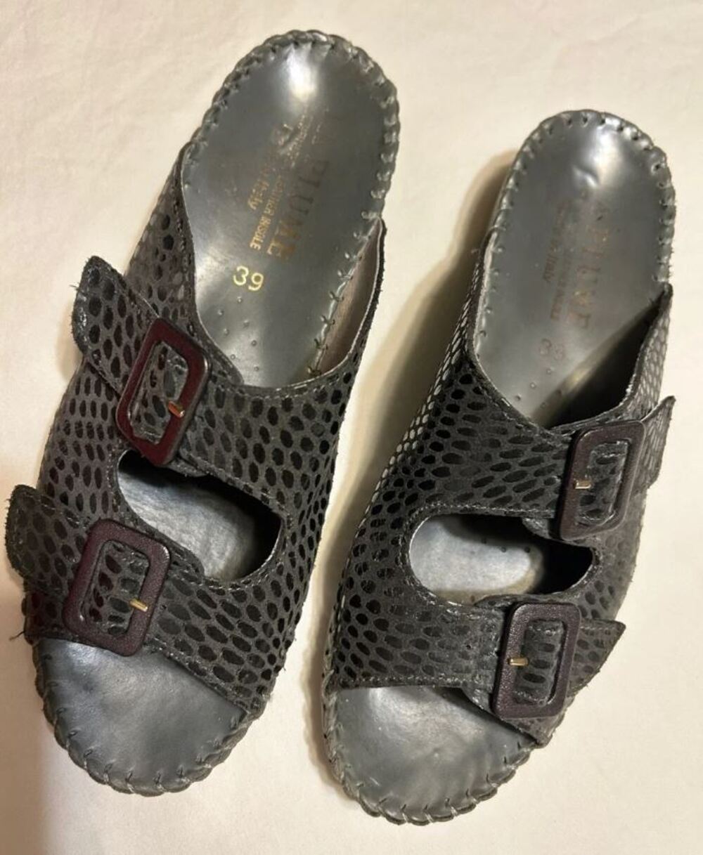 La Plume Womens 8.5 Black REPTILE LEATHER BUCKLE Slide Mule Sandals